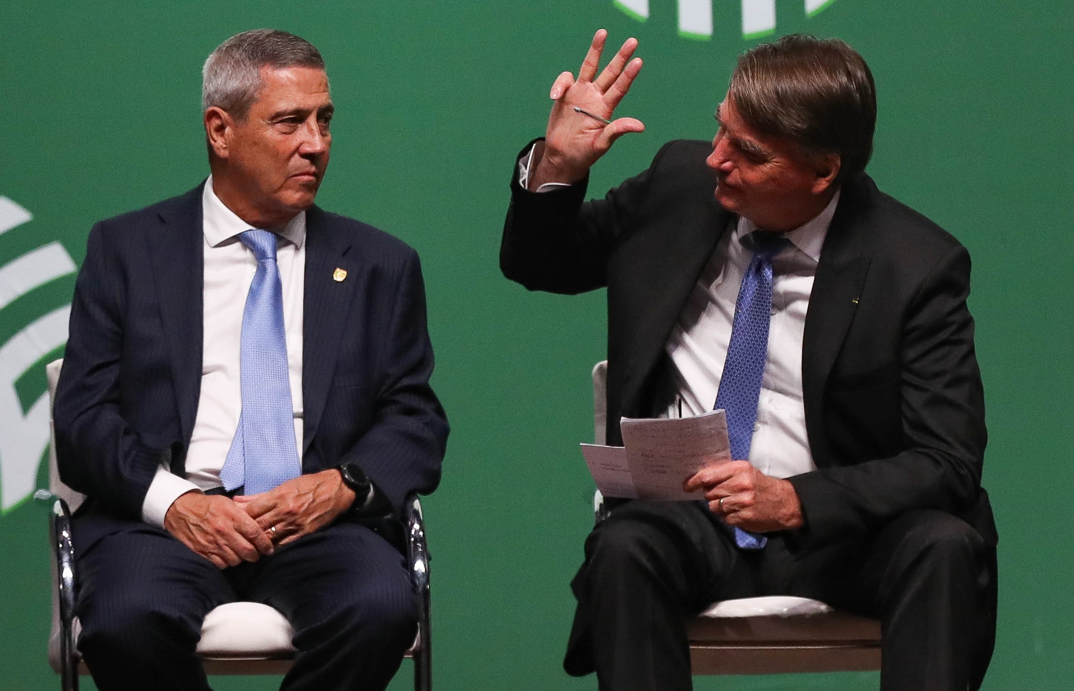 Na mira do STF, Bolsonaro quer reforçar defesa e consulta Celso Vilardi