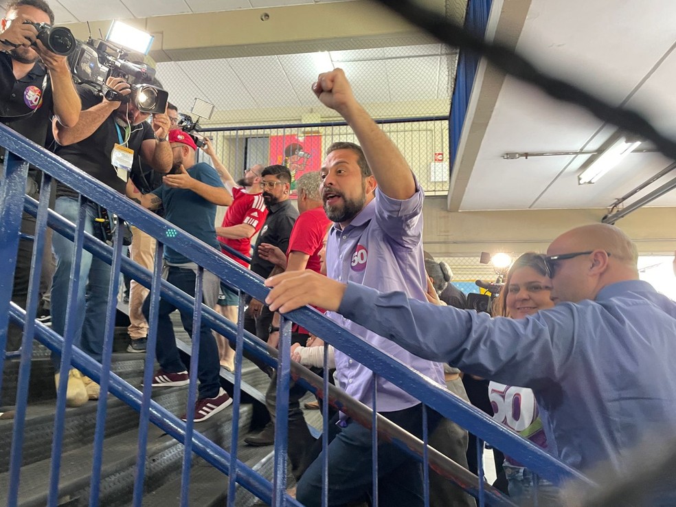 Boulos chega a colégio eleitoral para votar. — Foto: Renata Bitar/g1