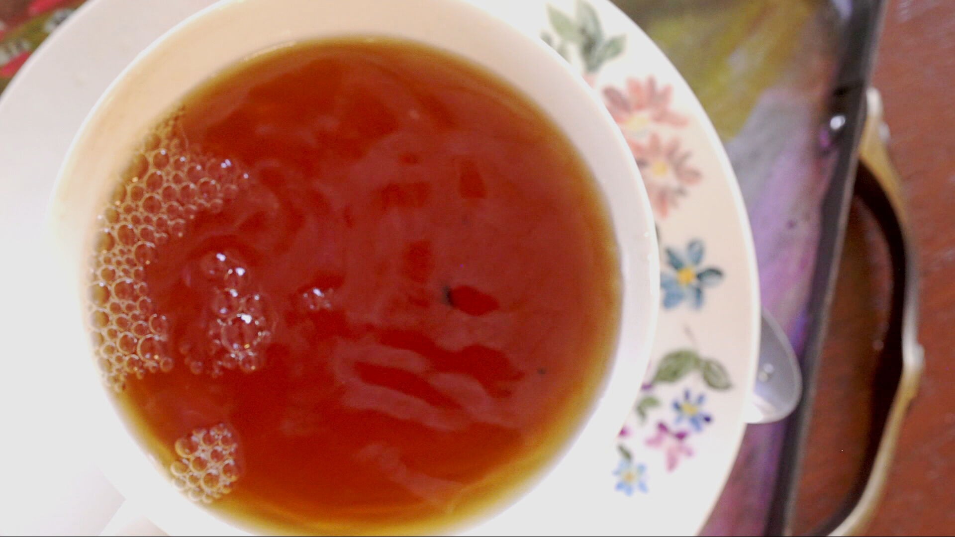 Degradê do chá: conheça as diferentes variações e cores da bebida