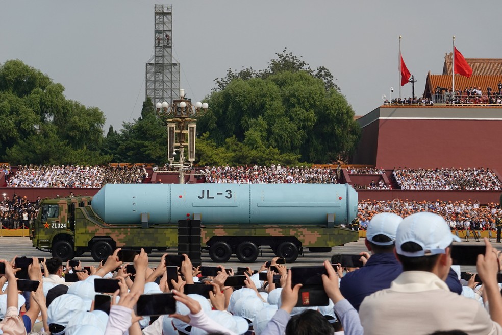 Míssil balístico intercontinental de submarino JL-3 é exibido durante desfile militar em Pequim, na China, em 3 de setembro de 2025. — Foto: REUTERS/Go Nakamura