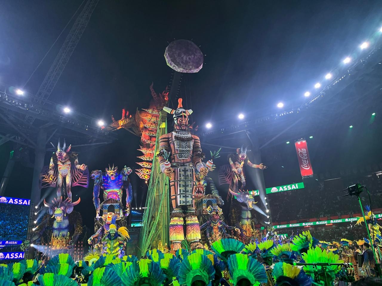 Alegoria do Caprichoso surpreende e ganha vida na arena como 'Yurupari', o legislador
