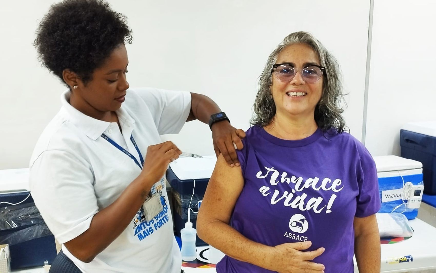 Feira de Saúde leva serviços gratuitos e orientação para pessoas com lúpus e doenças reumáticas em Salvador