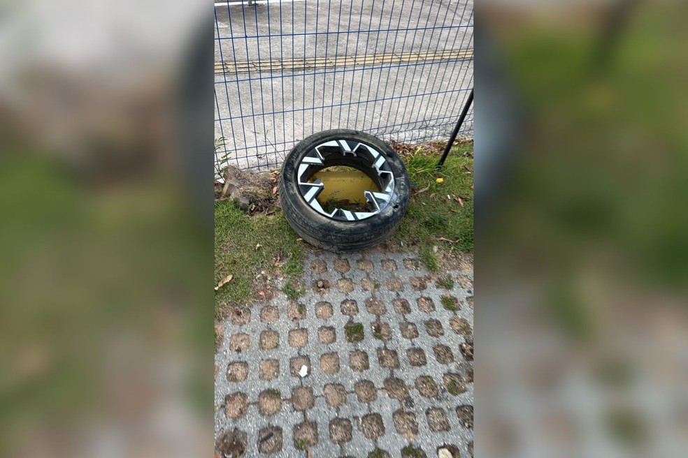 Roda do automóvel foi encontrada próxima ao local do acidente em Jundiaí (SP) — Foto: Arquivo Pessoal