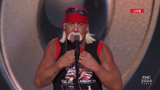 Hulk Hogan rasgou camisa para declarar apoio a Trump nas eleições em 2024