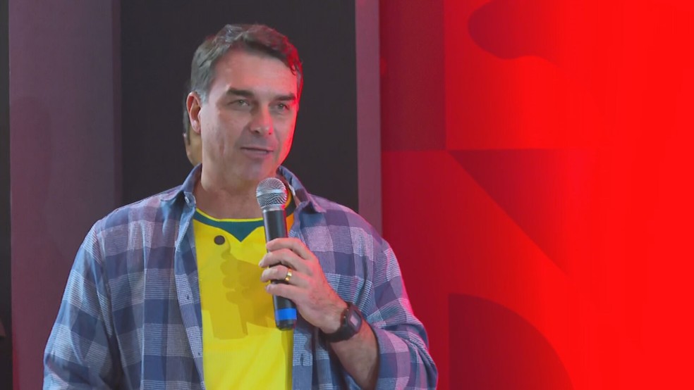 Flávio Bolsonaro esteve em Presidente Prudente (SP) — Foto: Reprodução/TV TEM