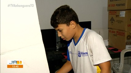 Estudantes de Araguaína participam de processo eleitoral com urna eletrônica