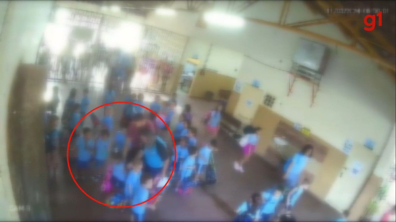 VÍDEO: pai invade escola pública, agride diretora e empurra menina de 4 anos para afastá-la de filho, em MS