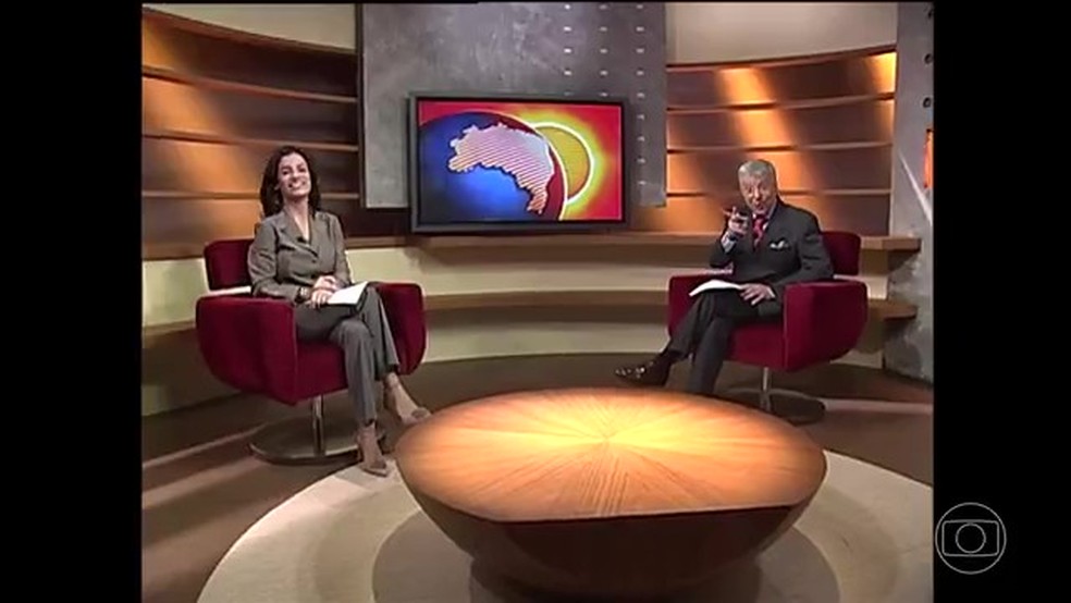 Renato abriu espaço para um telejornal mais leve, com quadros sobre cinema, gastronomia e comportamento — Foto: Reprodução/TV Globo