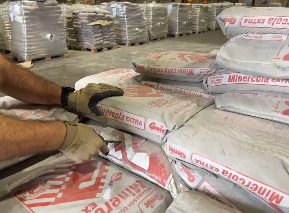 Testes foram feitos pela Receita Federal para comprovar se havia ou não cocaína entre a carga — Foto: Divulgação/Receita
