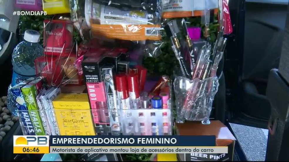 Na mini-loja, dentro do carro, é possível encontrar maquiagens, itens eletrônicos, entre outros itens — Foto: Reprodução/TV Cabo Branco