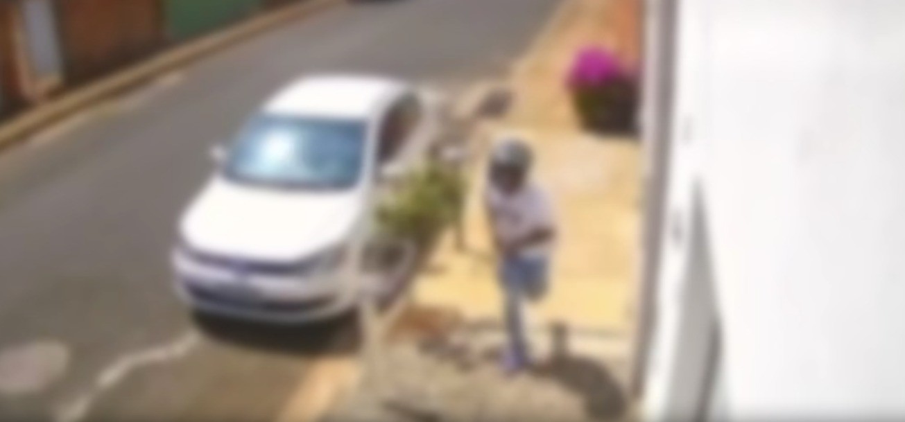 Vídeo mostra momento em que CAC reage e atira em assaltantes que se passaram por compradores de joia em MG