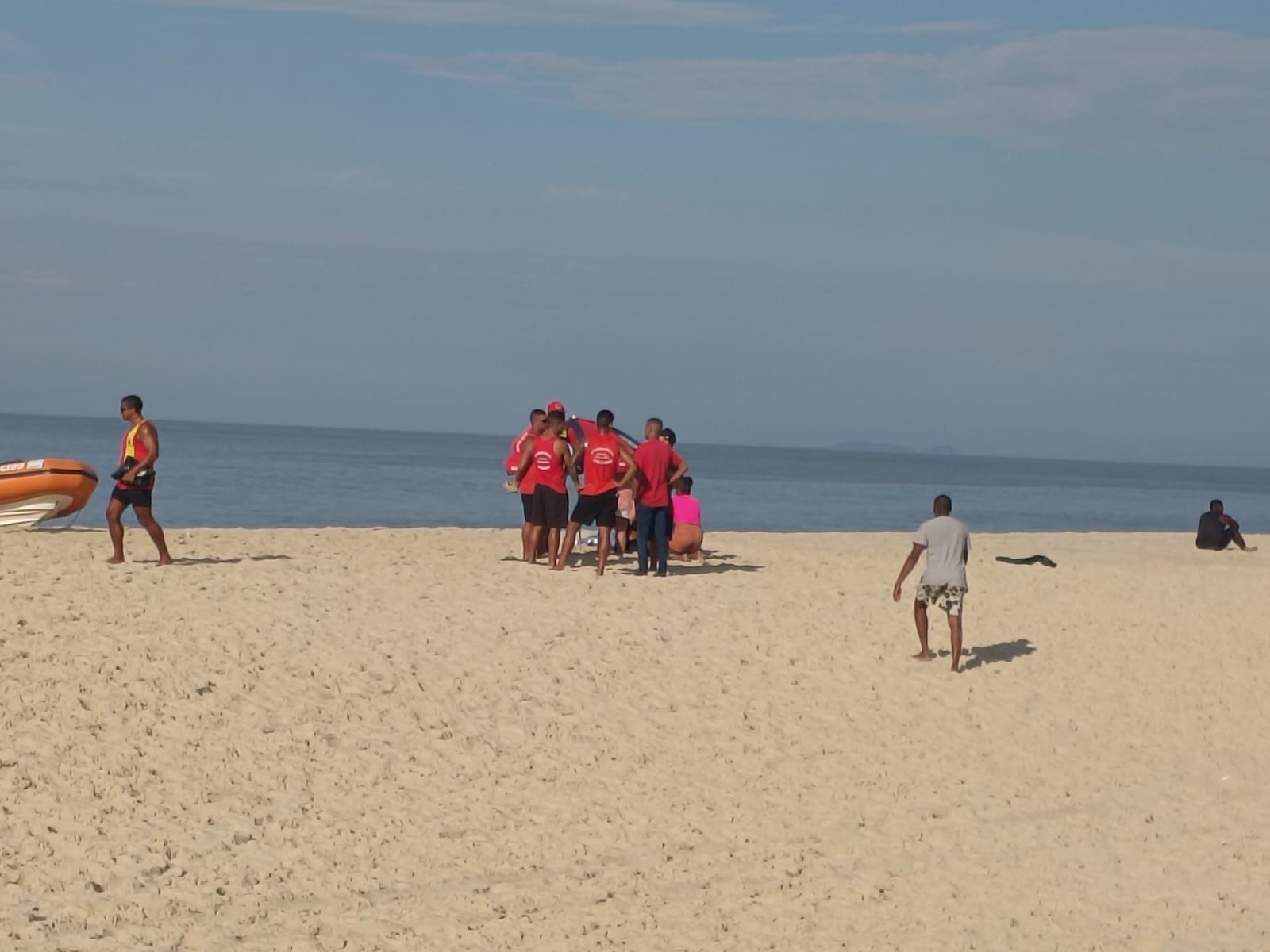 Corpo de adolescente aparece na areia da praia de Ponta Negra em Maricá