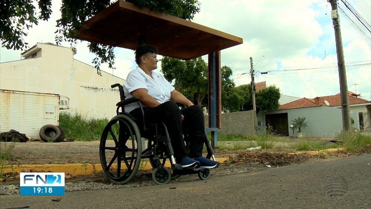 Comissão do Senado aprova projeto que torna infração de trânsito obstruir acesso à rampa de pessoas com deficiência