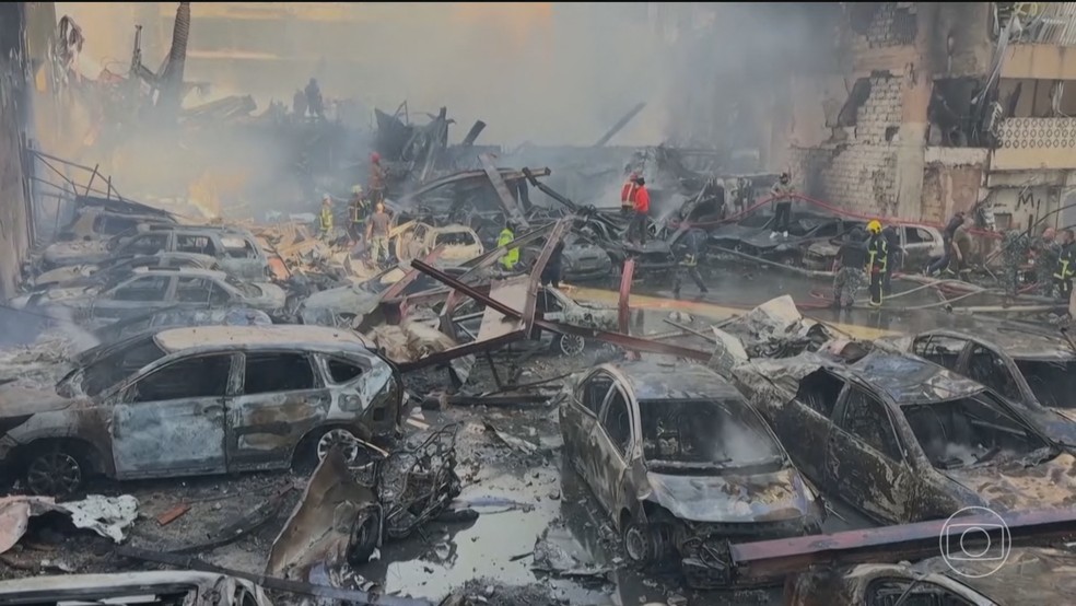 Após anúncio de cessar-fogo no Oriente Médio, Israel faz maior ataque no Líbano desde o início dos confrontos — Foto: Jornal Nacional/ Reprodução