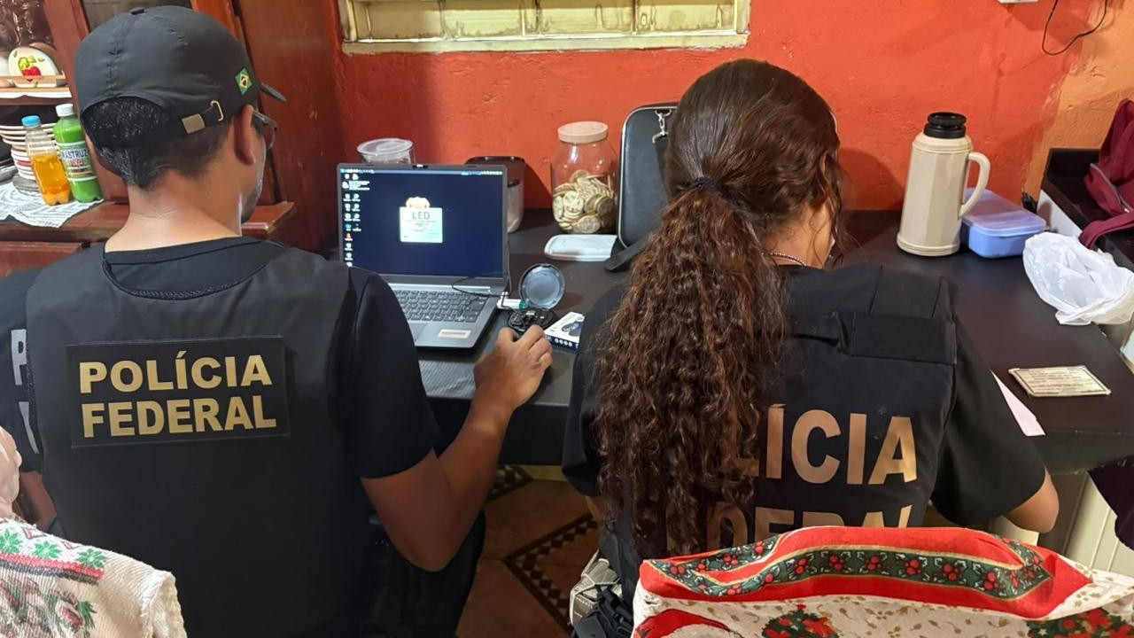 Suspeito de armazenar e compartilhar conteúdo de abuso sexual infantil na internet é alvo de operação da PF em Manaus