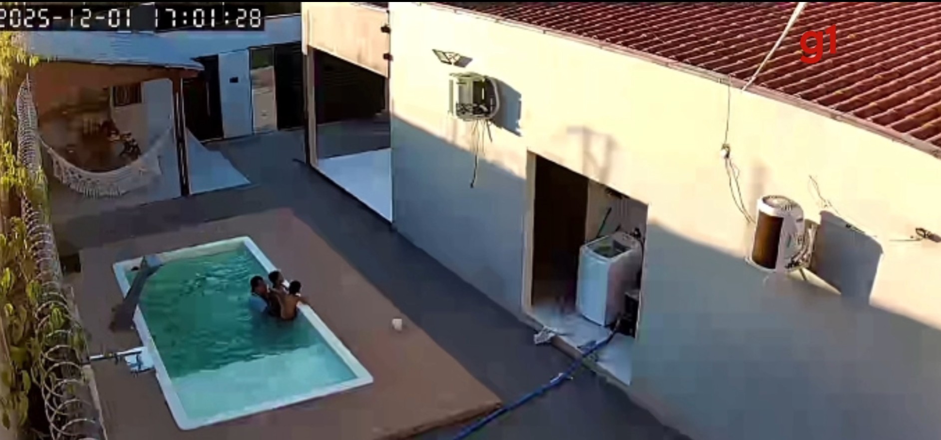 VÍDEO: Duas crianças caem em piscina e são salvas pelo pai em Arapiraca, Alagoas