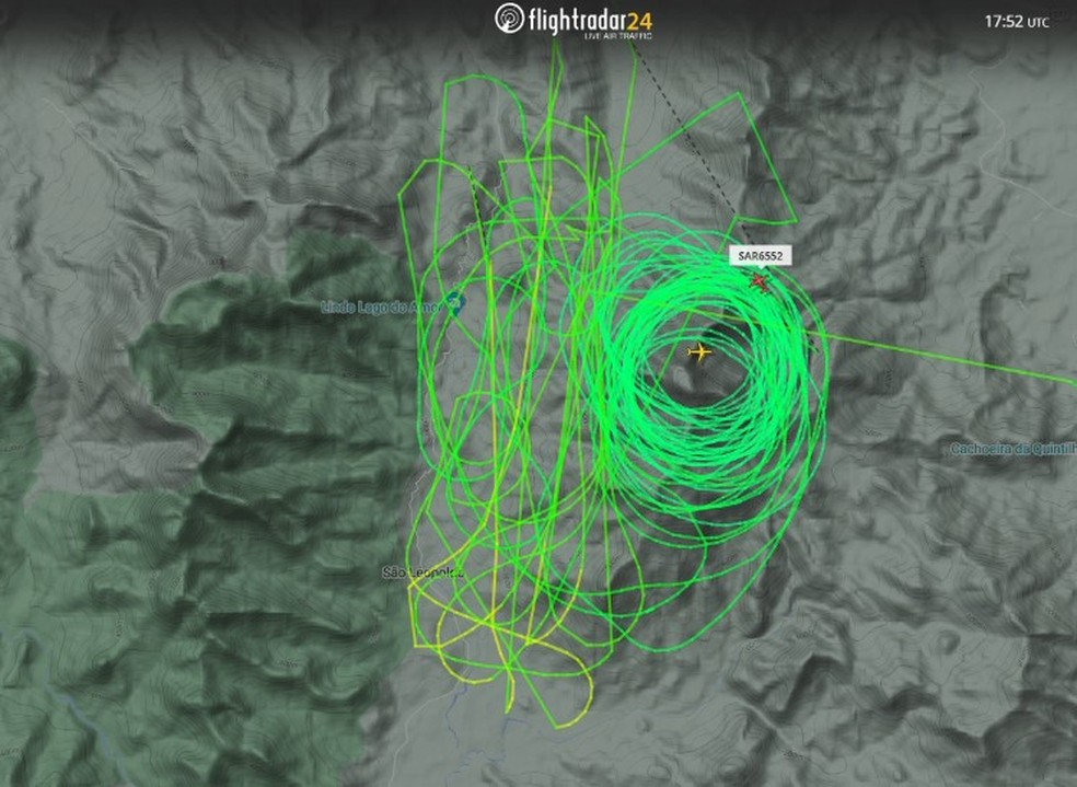 Radar mostra que avião da FAB começou a voar em círculo na região da Serra da Canavieiras — Foto: Reprodução/ Flightradar