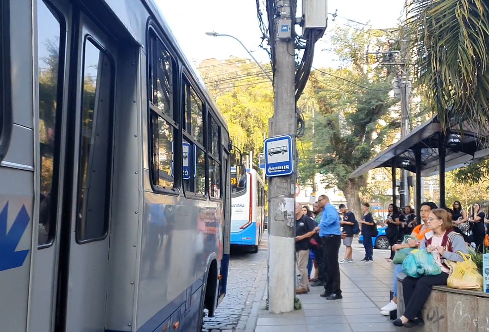 Justiça determinou que reajuste da passagem em Petrópolis seja suspenso a partir de zero hora deste sábado — Foto: João Vitor Brum/g1