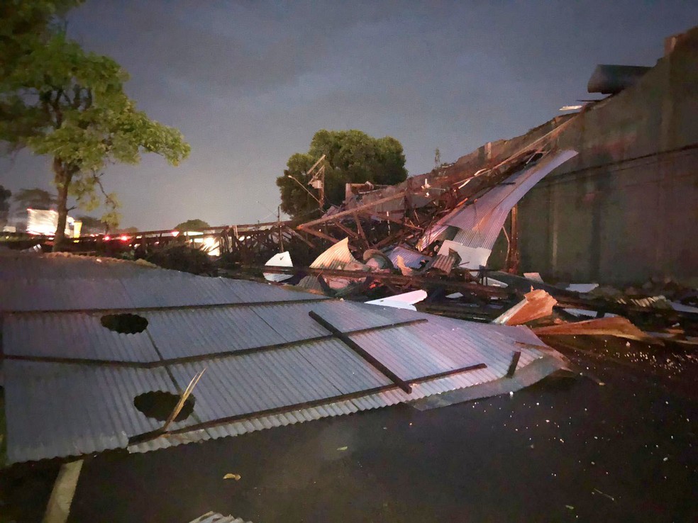 Destelhamento atingiu barracão na Vila Liberdade, em Presidente Prudente (SP) — Foto: Kawanny Barros/TV Fronteira