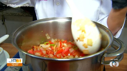 Veja como preparar moqueca de pirarucu com camarão