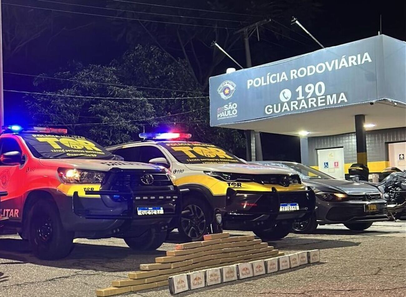 Mais de 60 tijolos de maconha e cocaína são apreendidos na Ayrton Senna, em Guararema