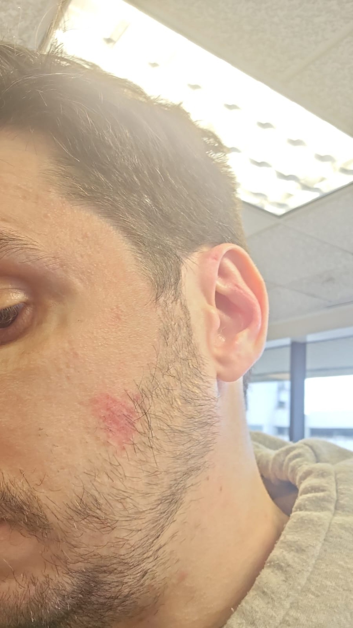 Casal de brasileiros é detido em aeroporto de Miami; defesa diz que os dois foram impedidos de embarcar