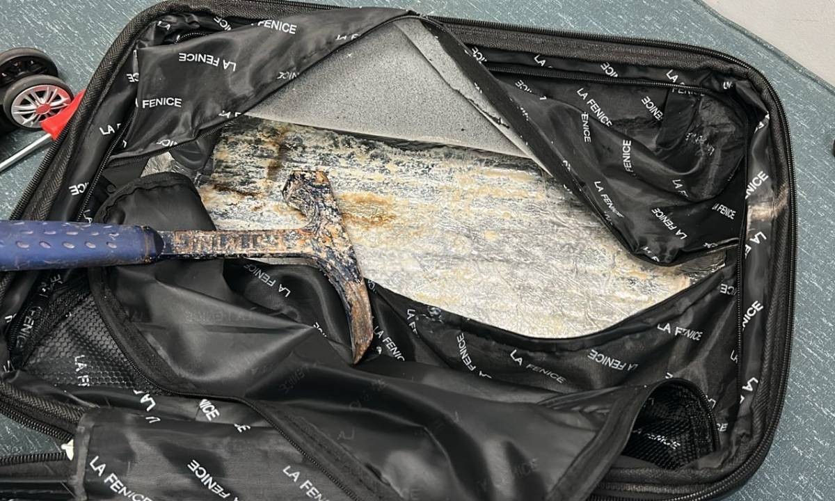 Jovem é presa no aeroporto de Salvador após tentar embarcar para França com cocaína escondida em mala