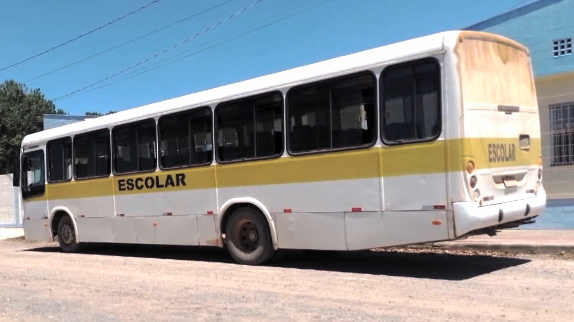 Criança de 4 anos é esquecida dentro de ônibus escolar por mais de três horas no ES