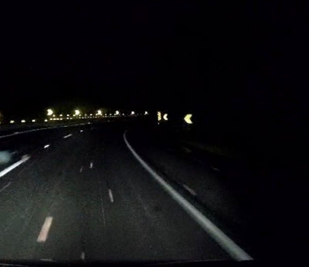 Cadáver é encontrado no meio da BR-040 em Petrópolis; Polícia Civil investiga