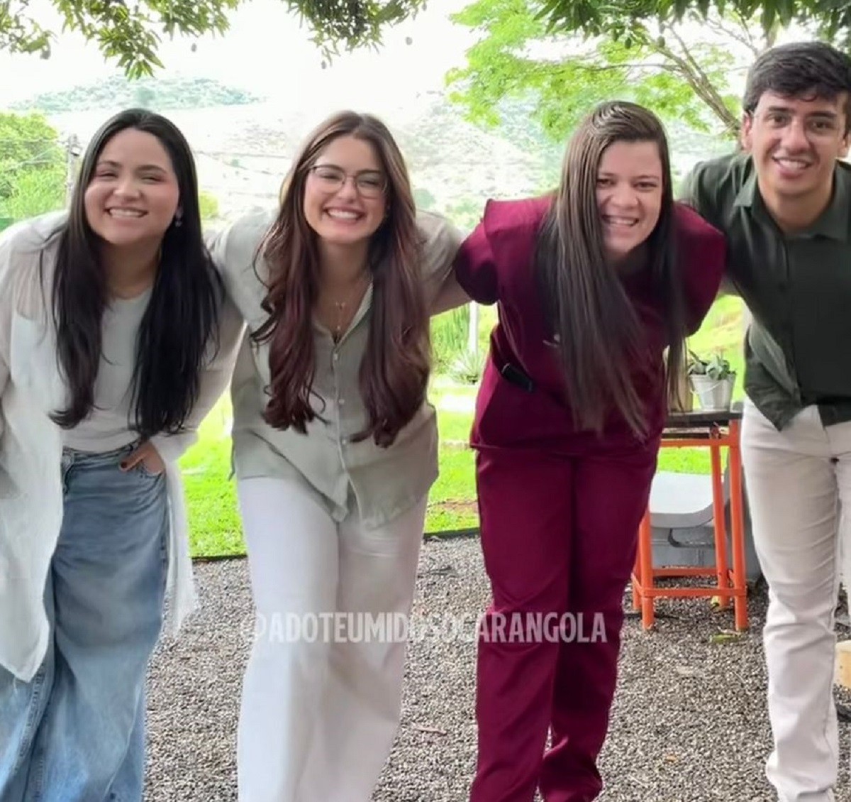 Pôster do Roberto Carlos, caça-palavras e carteira do Fluminense: campanha arrecada presentes e afeto para idosos em Carangola