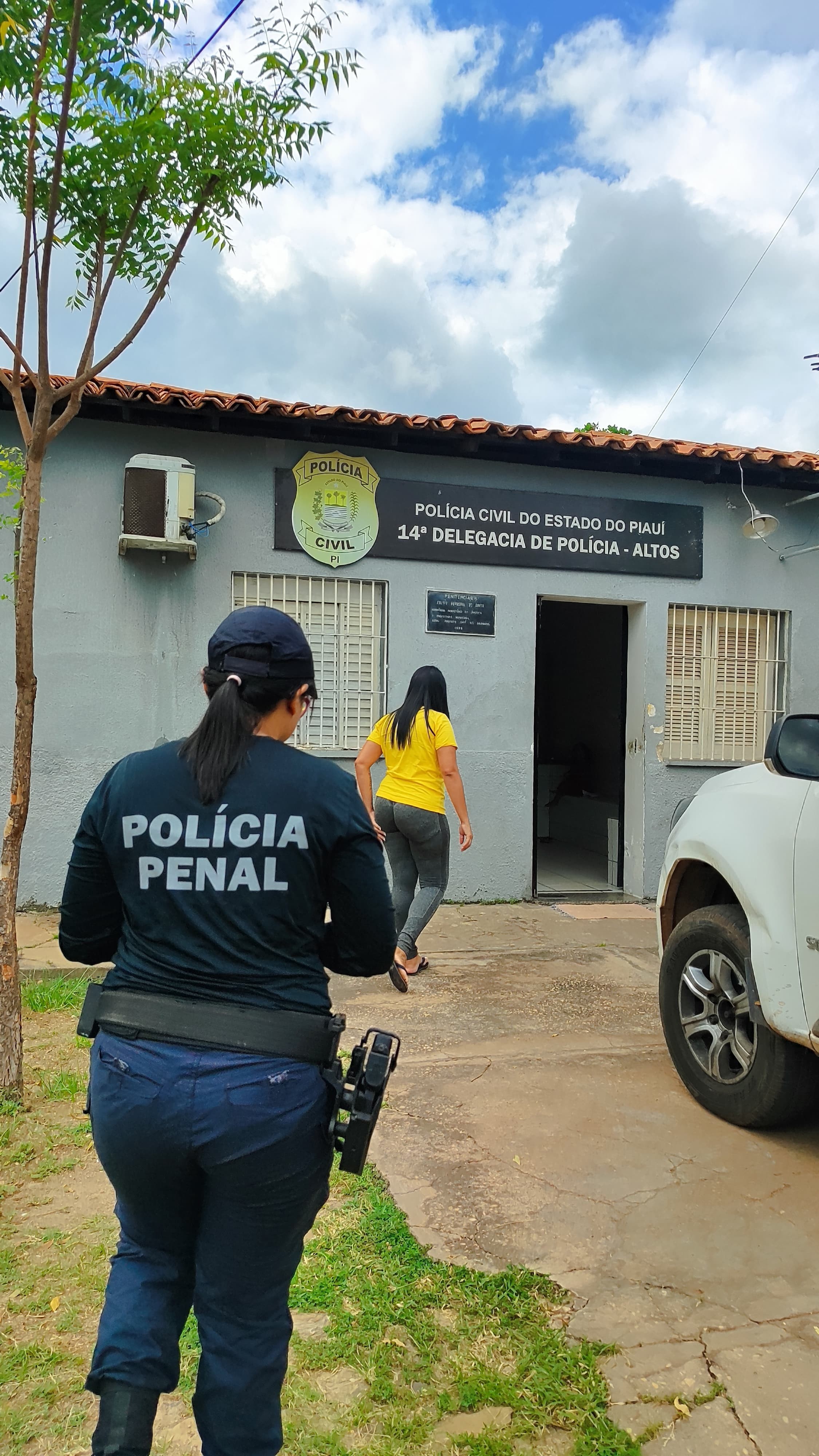 Mulher é presa ao tentar entrar em presídio com drogas escondidas na vagina, em Altos