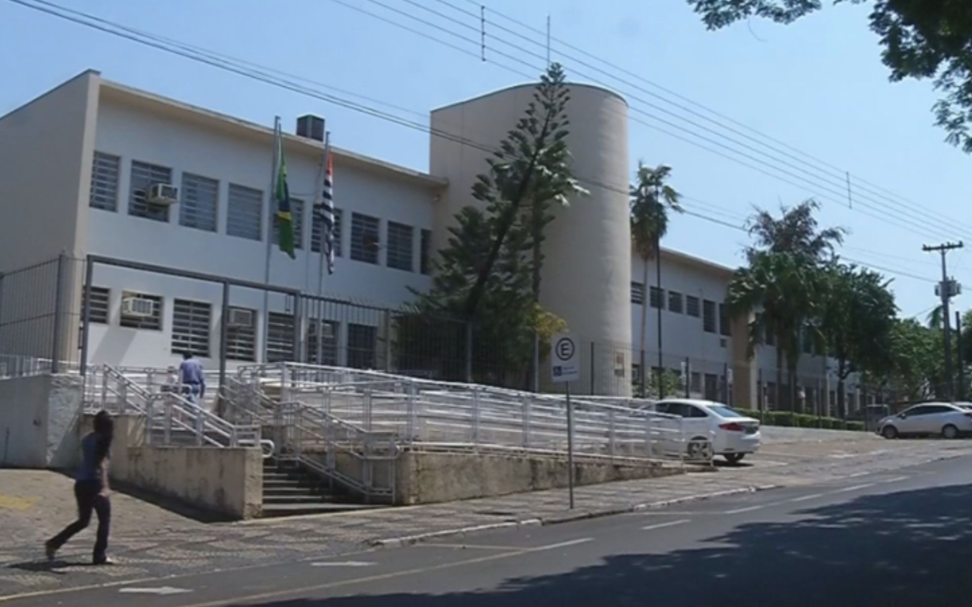 Pais são condenados por deixarem de levar filhas à escola no interior de SP