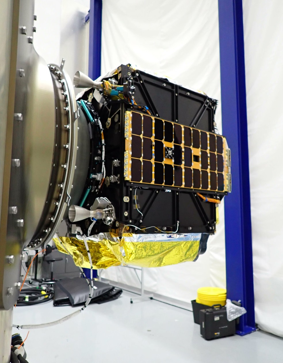 Nave que vai viajar at&eacute; asteroide tem o tamanho de um microondas &mdash; Foto: Divulga&ccedil;&atilde;o