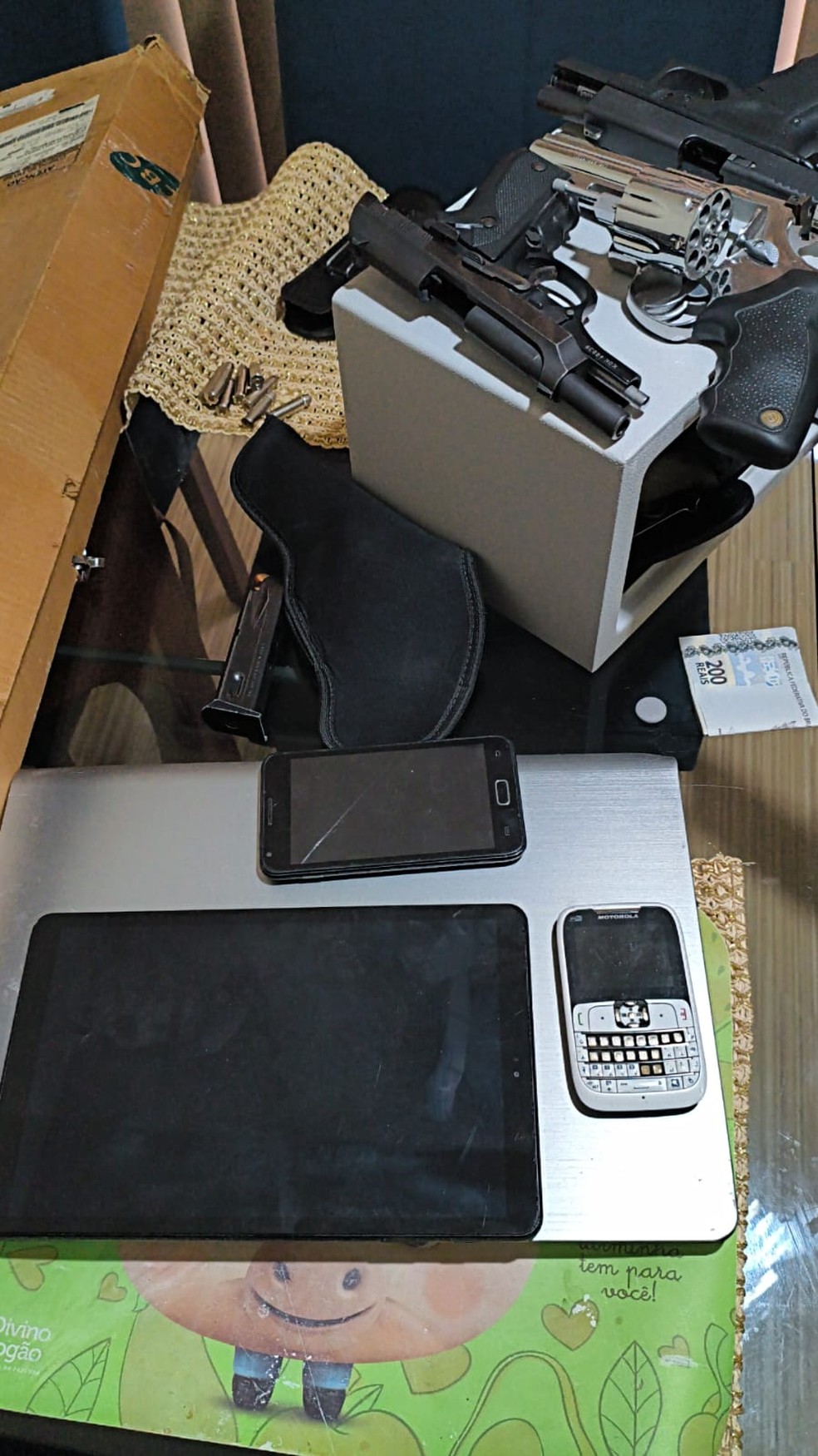 Material apreendido na casa do policial penal — Foto: Divulgação