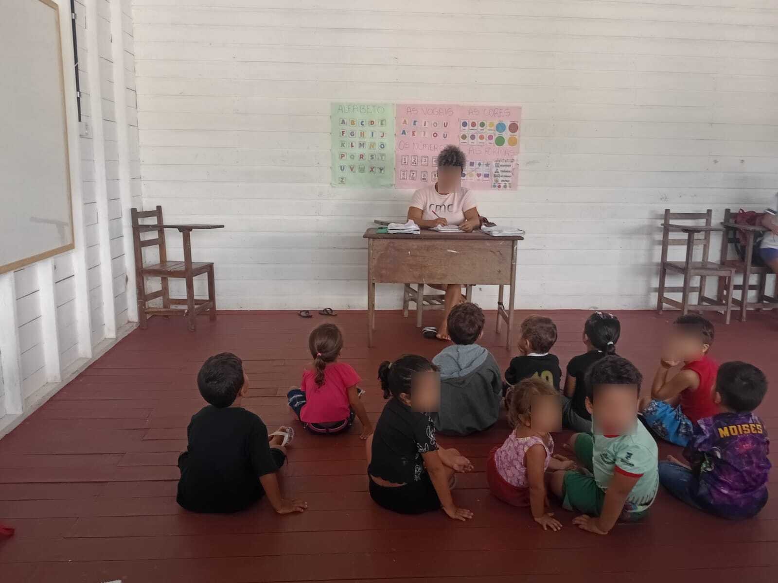 Urgência: Escola em Breves (PA) deve ter carteiras em 24h