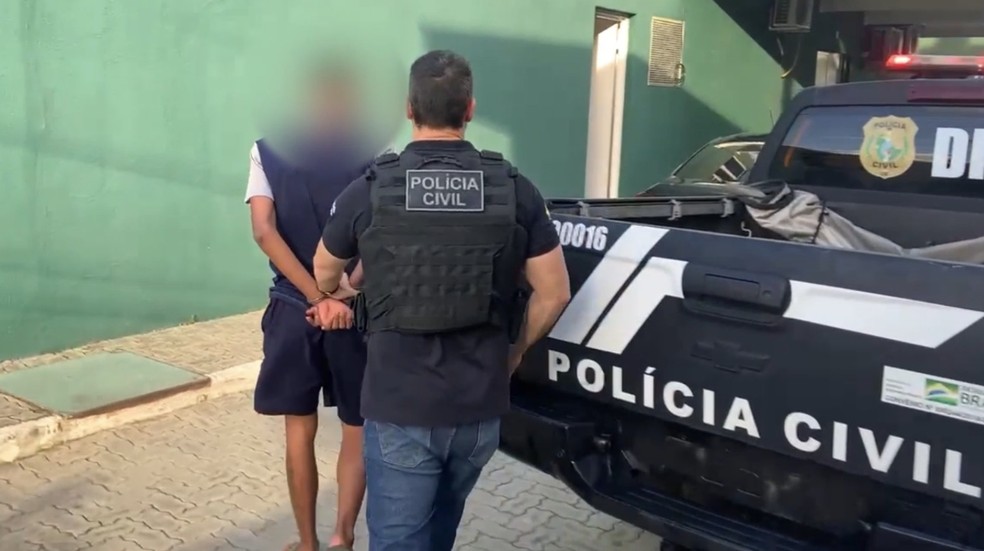 Suspeito de 20 anos foi preso no Bairro Henrique Jorge. — Foto: Polícia Civil