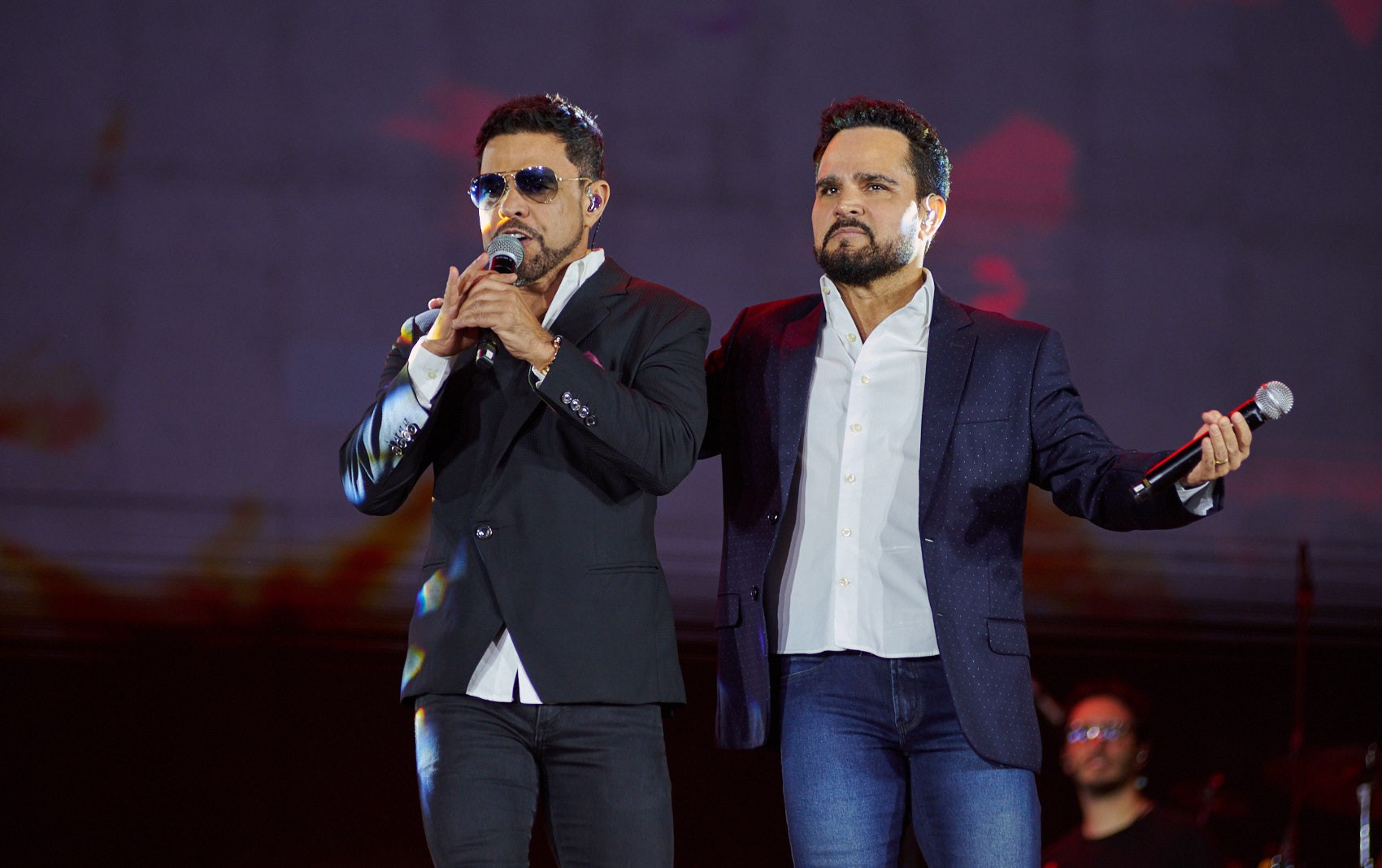 Zezé Di Camargo & Luciano entregam performance apaixonada em Ribeirão Preto com fórmula de décadas de sucessos