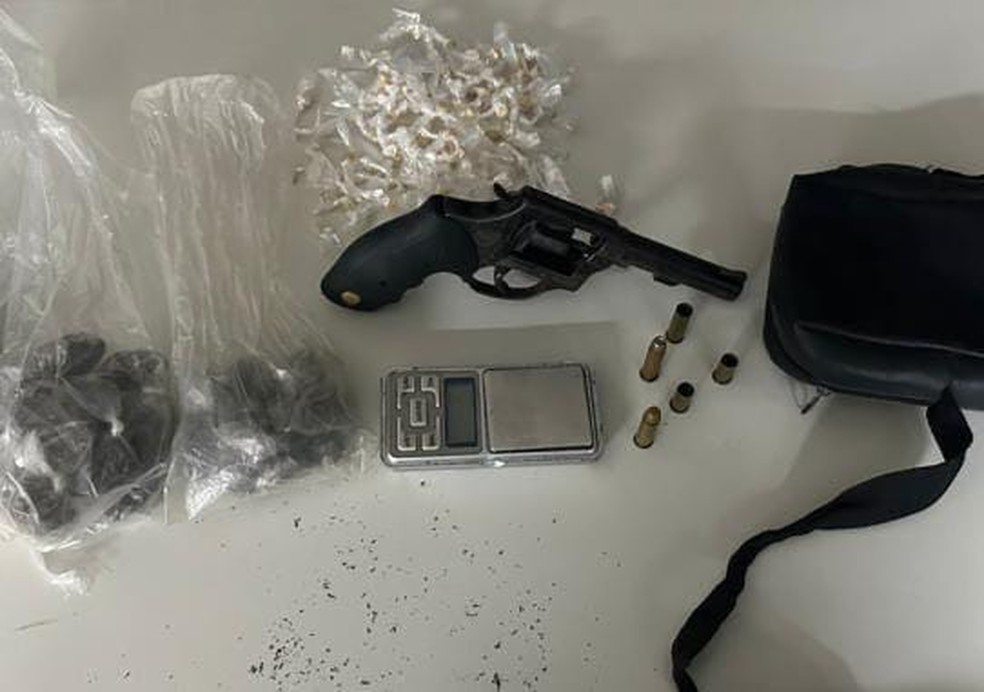 Material apreendido durante operação no bairro de Pernambués, em Salvador — Foto: Divulgação/SSP-BA