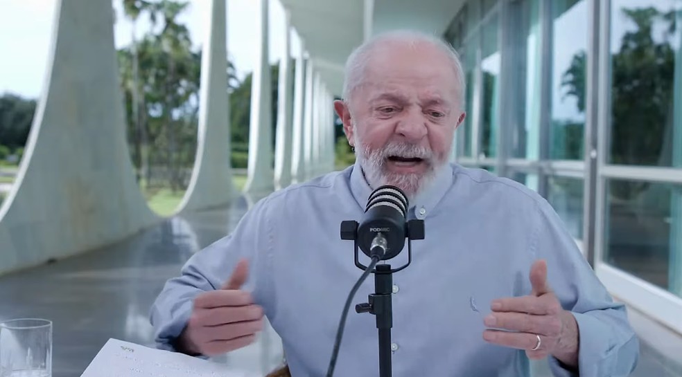 Lula participa de entrevista à rádio do Rio de Janeiro. — Foto: Reprodução/ CanalGov