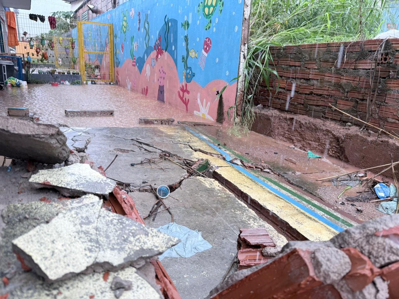 Chuva forte danifica escola e afeta formatura de alunos no Pará 
