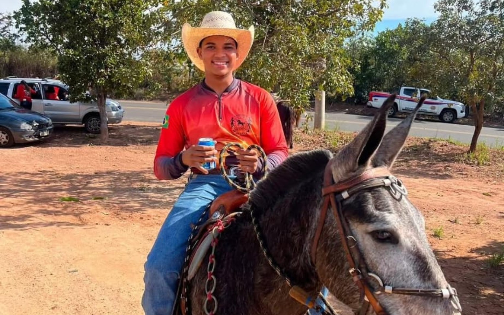 Jovem de 19 anos morre após carro bater em árvore e pegar fogo em Pedregulho, SP