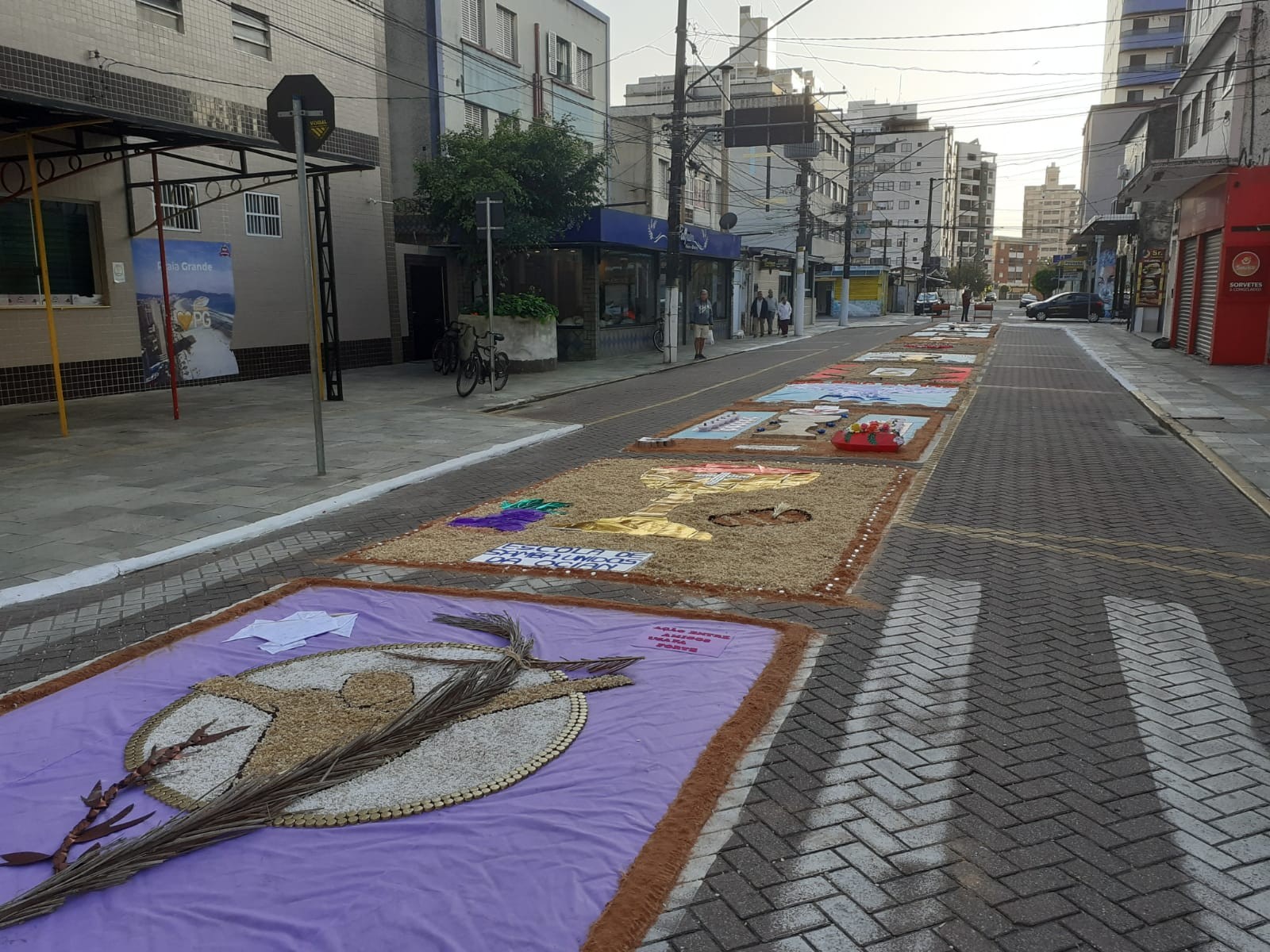 Corpus Christi em Praia Grande terá interdições por tapetes e procissões; veja alteração no trânsito