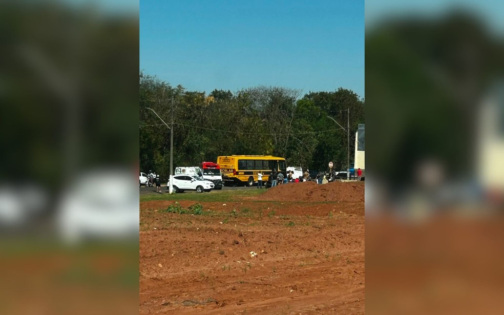 Motociclista morre em acidente com &ocirc;nibus escolar em Nova Granada (SP) &mdash; Foto: Reprodu&ccedil;&atilde;o / WhatsApp