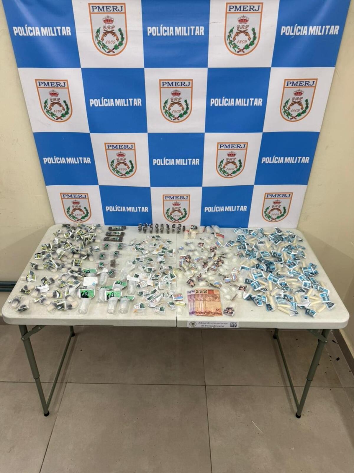 Adolescente é apreendido com drogas em Volta Redonda