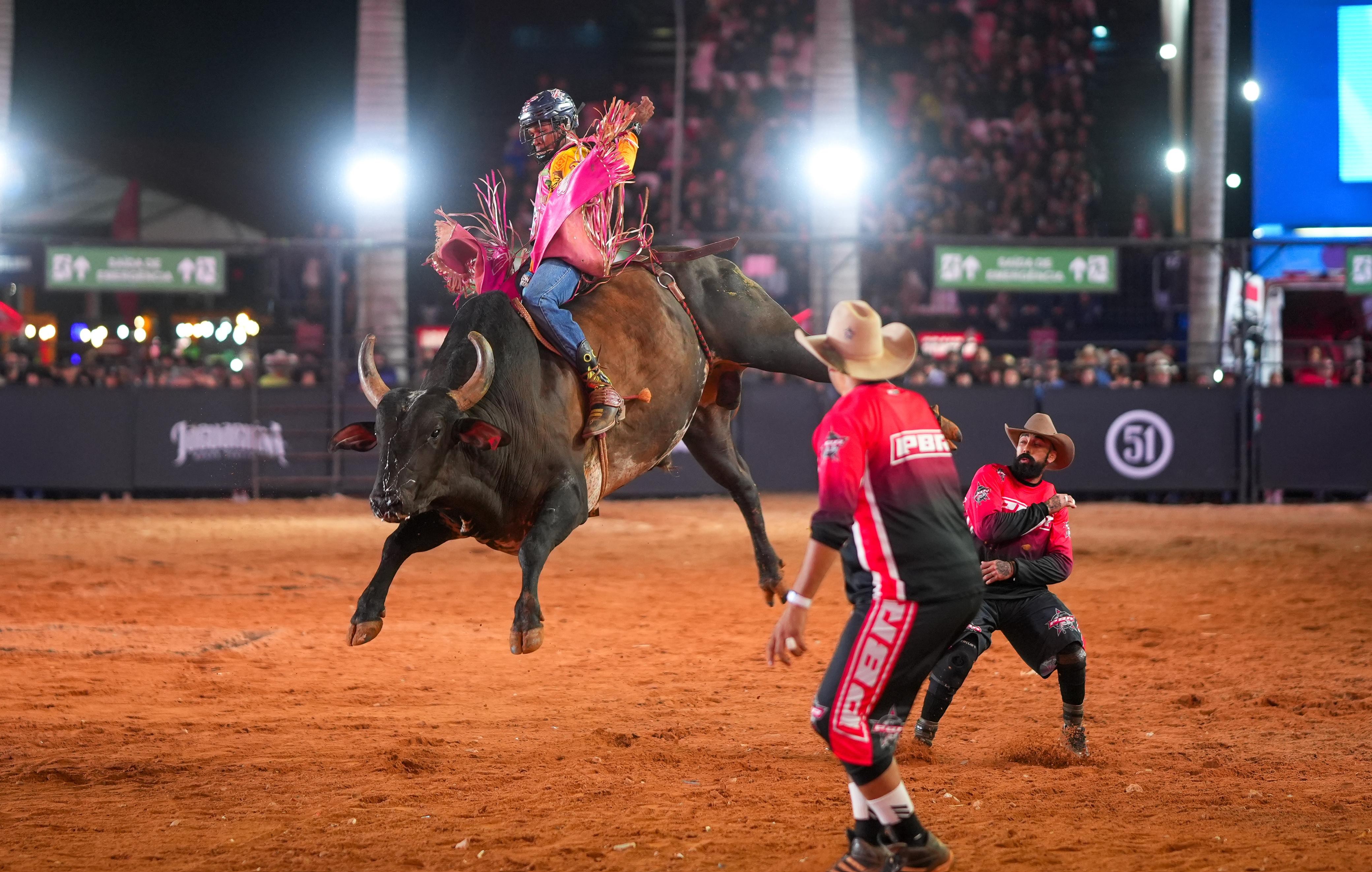 Keila Mendonça e time Cowboys vencem provas de montaria do Jaguariúna ...
