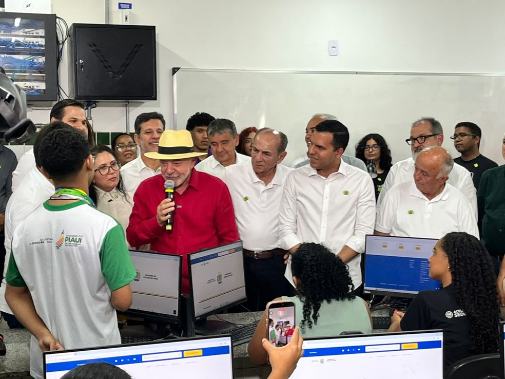 Lula visita escola estadual em Teresina durante viagem ao Piauí — Foto: Ananda Soares/g1