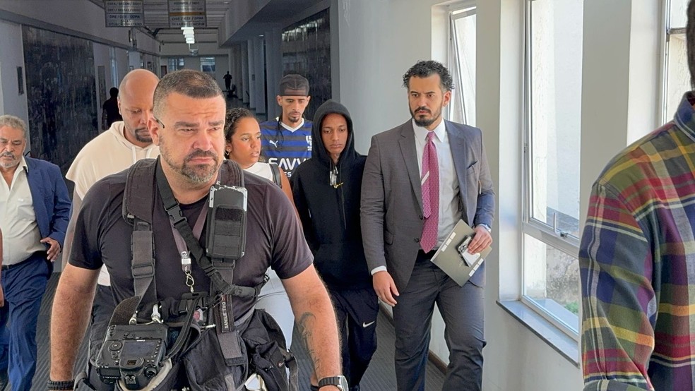 Oruam deixa Cidade da Polícia após assinar termo circunstanciado — Foto: Rafael Nascimento/g1 Rio