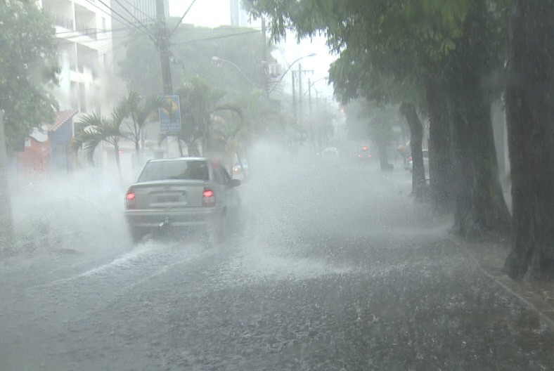 Defesa Civil alerta que frente fria deve provocar temporais e ventos de até 60 km/h no Vale e região; veja a previsão