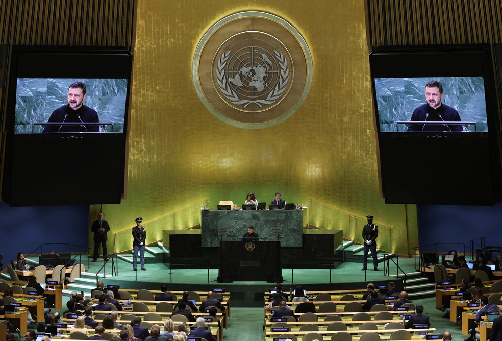 O presidente ucraniano, Volodymyr Zelensky, durante discurso na 79ª sessão da Assembleia Geral da ONU, em 25 de setembro de 2024. — Foto: Brendan McDermid/ Reuters