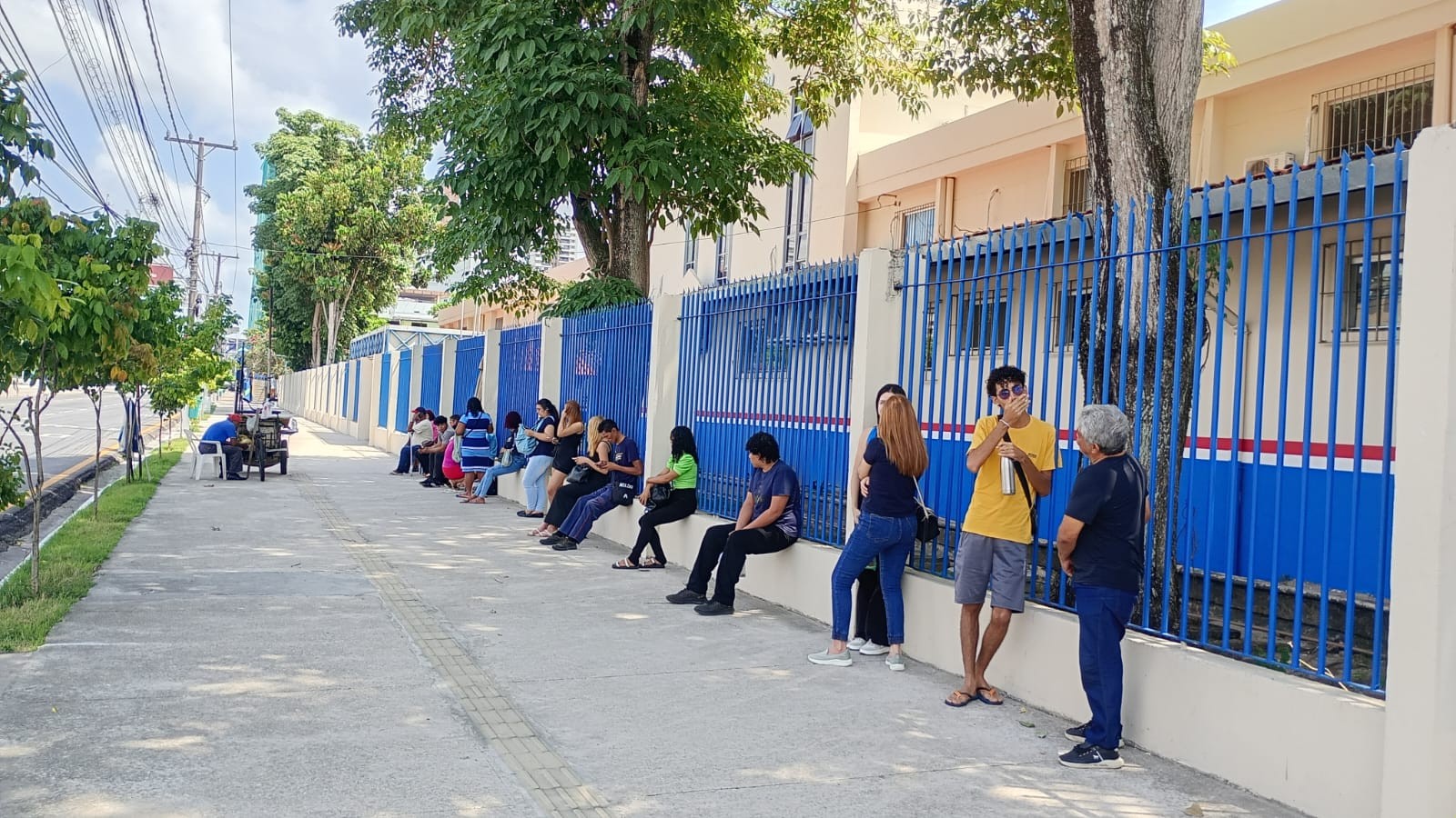 Enem 2025: Movimentação tranquila marca abertura dos portões para 2º dia de provas na Grande Belém